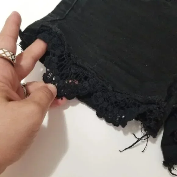 🔴 So Embroidered detail Black denim shorts size 8 (F22) - Picture 2 of 9